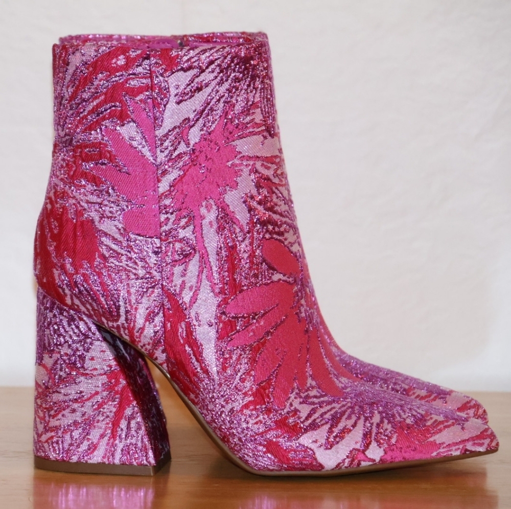 Gianni Bini Pink & Purple Callen Floral Brocade Block Heel Booties. Size 6.5M.
